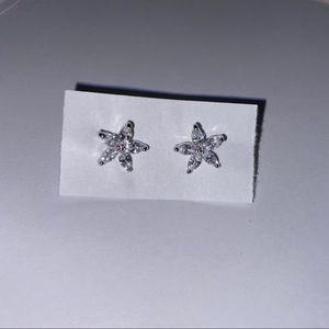 Flower / Star Stud Earrings